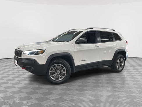 Used 2019 Jeep Cherokee Trailhawk image 3