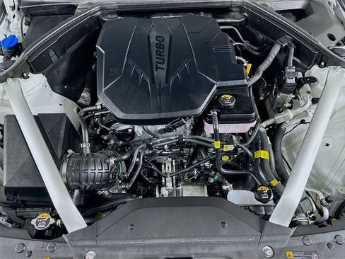 Used 2025 Genesis G70 2.5T image 32