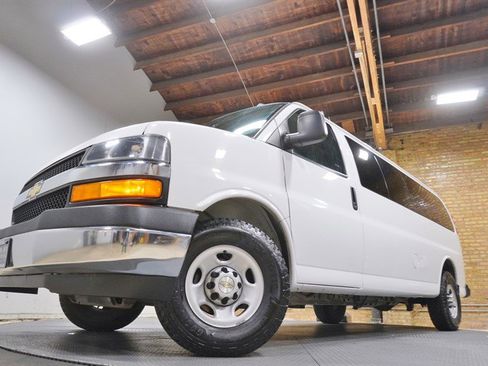 Used 2020 Chevrolet Express 3500 LS w/ Chrome Appearance Package image 3