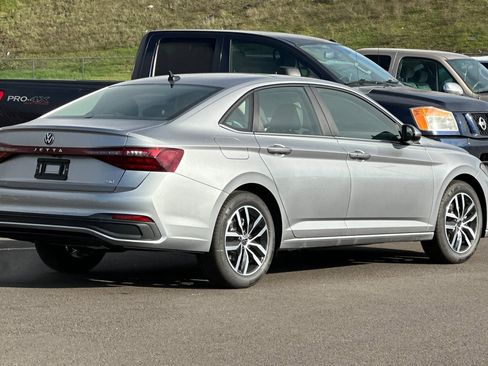 New 2026 Volkswagen Jetta SE image 3