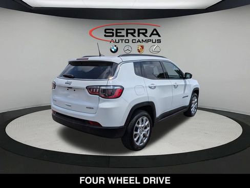 Used 2022 Jeep Compass Latitude AWD/4WD image 12