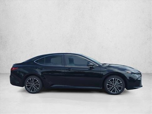 Used 2026 Toyota Camry XLE FWD image 4