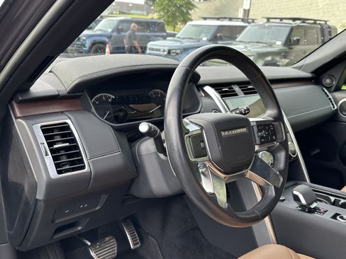 Used 2023 Land Rover Discovery Metropolitan Edition AWD/4WD image 20