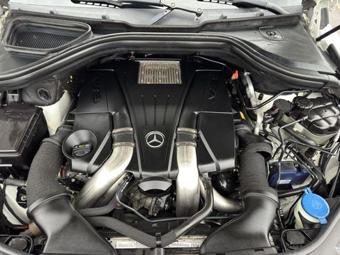 Used 2014 Mercedes-Benz GL 550 4MATIC image 40