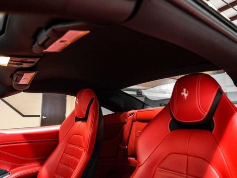 Used 2018 Ferrari California T image 4