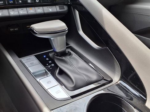 Used 2023 Hyundai Elantra SEL w/ Convenience Package image 16