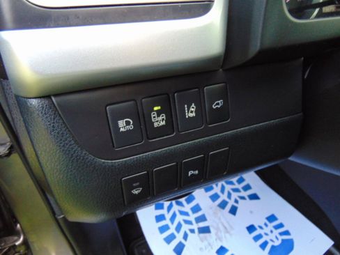 Used 2016 Toyota Highlander Limited w/ Driver Technology Package FWD image 15