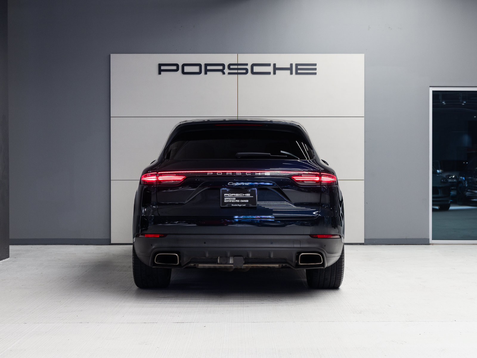 Certified 2023 Porsche Cayenne AWD/4WD image 6