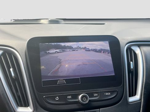 Used 2022 Chevrolet Malibu LT w/ Leather Package FWD image 13