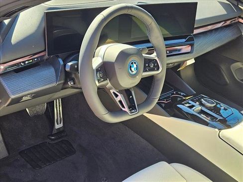 New 2026 BMW i5 eDrive40 image 3