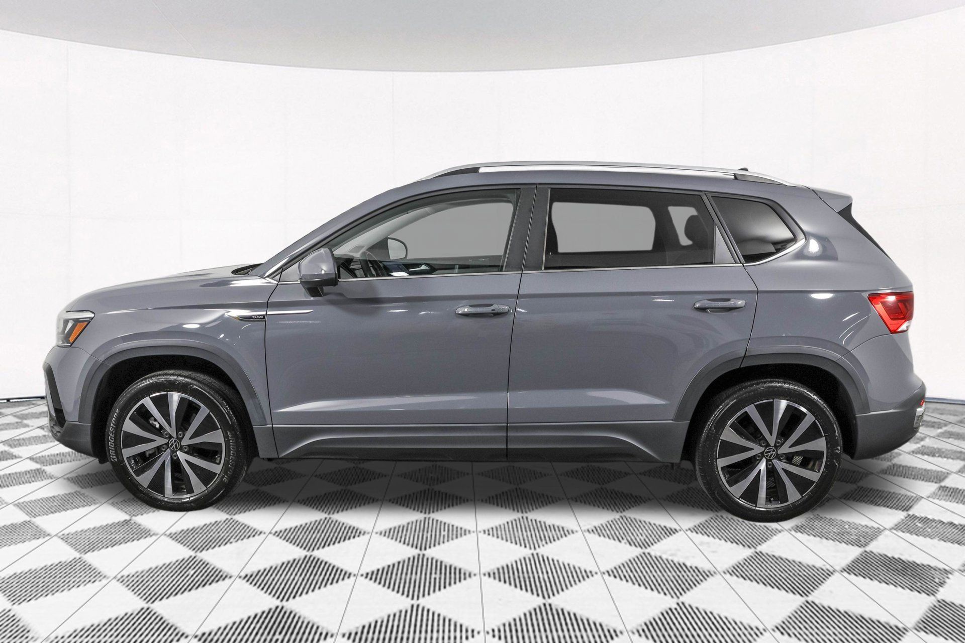 Used 2023 Volkswagen Taos SE FWD image 19