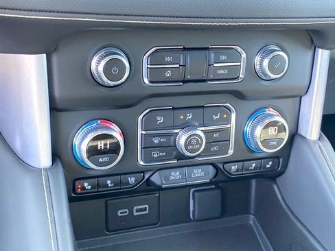 Certified 2024 GMC Yukon SLT AWD/4WD image 13