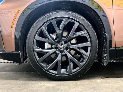 Certified 2025 Toyota Crown Signia image 7