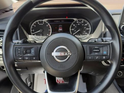 Used 2023 Nissan Rogue SV AWD/4WD image 16