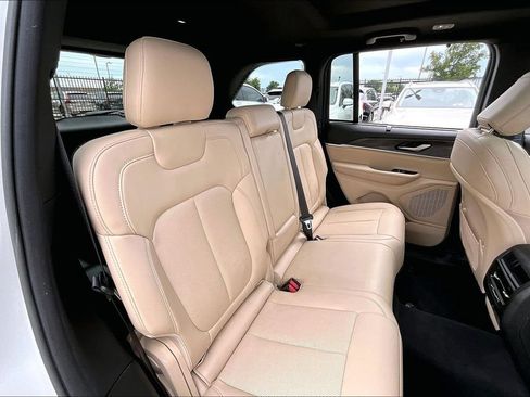 Used 2023 Jeep Grand Cherokee Limited w/ Luxury Tech Group II AWD/4WD image 33
