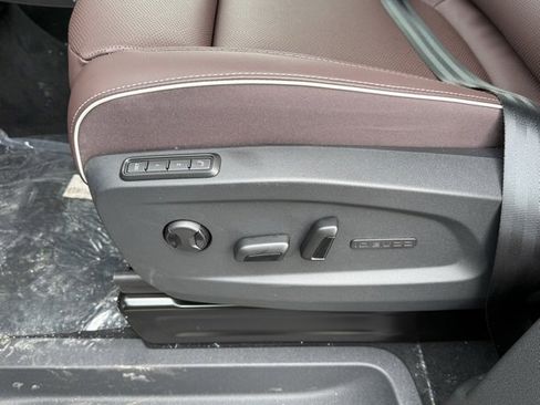 New 2025 Volkswagen ID. Buzz Pro S image 23