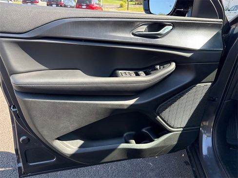 New 2025 Jeep Grand Cherokee Altitude image 11