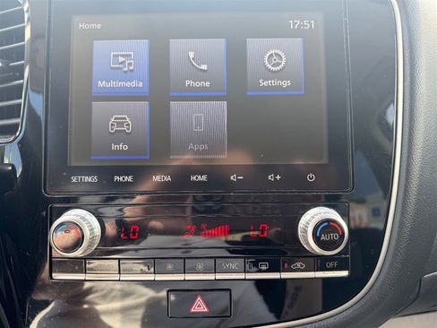 Used 2020 Mitsubishi Outlander AWD image 13