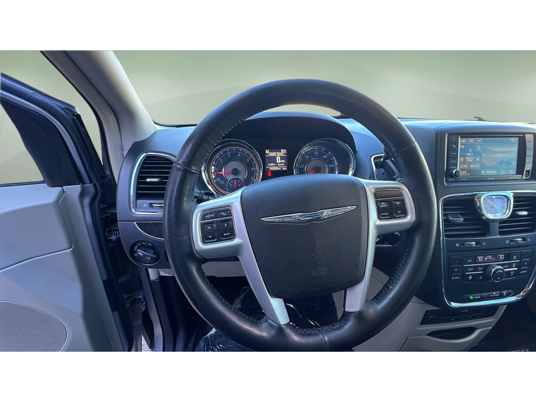 Used 2014 Chrysler Town & Country Touring-L w/ Driver Convenience Group FWD image 22
