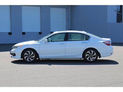 Used 2017 Honda Accord EX-L image 2