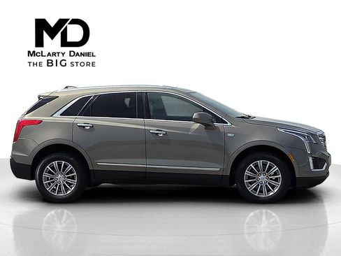 Used 2017 Cadillac XT5 Luxury w/ Driver Awareness Package image 6