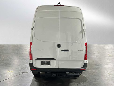 Used 2025 Mercedes-Benz Sprinter 2500 image 4