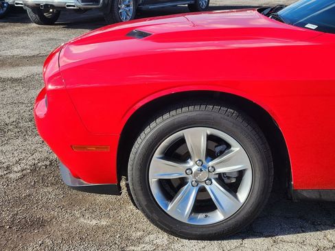 Used 2022 Dodge Challenger SXT image 8