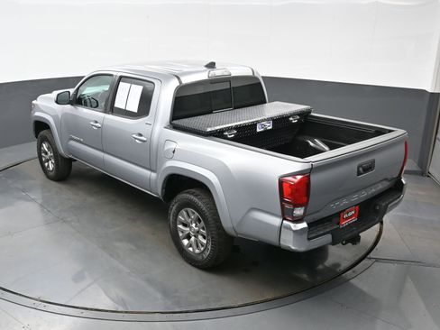 Used 2019 Toyota Tacoma SR5 AWD/4WD image 37