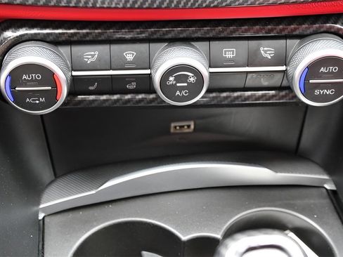 Used 2018 Alfa Romeo Giulia Ti image 15