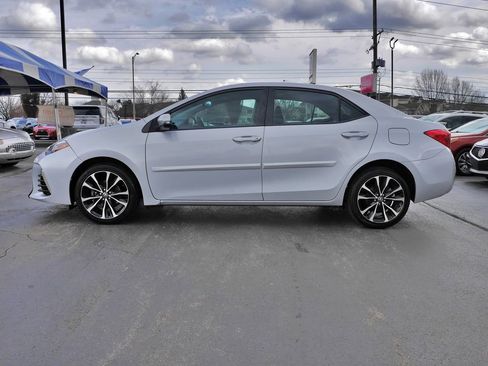 Used 2017 Toyota Corolla SE w/ SE Premium Package image 4