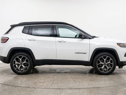 Used 2025 Jeep Compass Limited AWD/4WD image 11