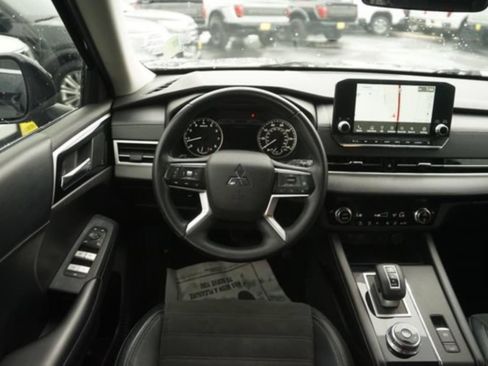 Used 2022 Mitsubishi Outlander SE FWD image 23