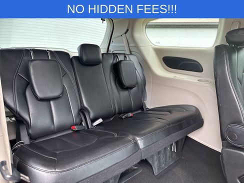 Used 2023 Chrysler Pacifica Touring-L FWD image 40