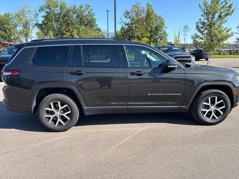 Used 2023 Jeep Grand Cherokee L Limited AWD/4WD image 6