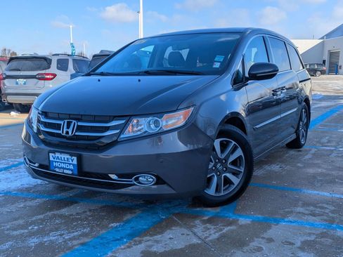 Used 2016 Honda Odyssey Touring image 2