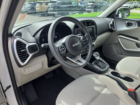 Certified 2025 Kia Soul LX w/ LX Technology Package FWD image 13