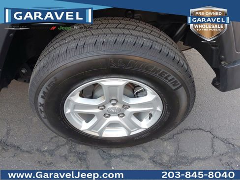 Used 2019 Jeep Wrangler Sport S image 29