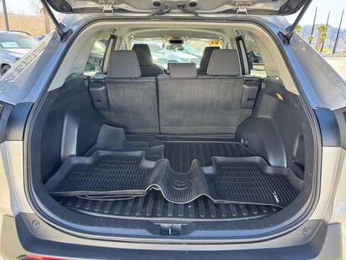 Used 2021 Toyota RAV4 LE image 19