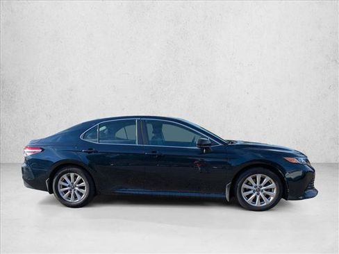 Used 2019 Toyota Camry LE FWD image 4