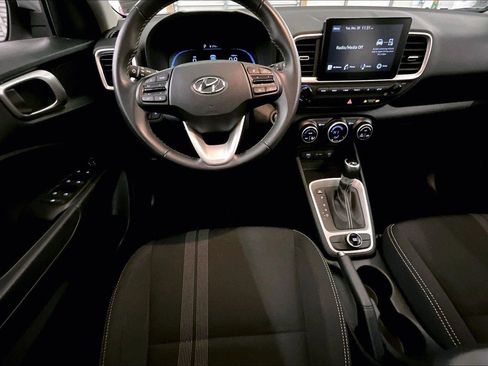 Used 2024 Hyundai Venue SEL image 5