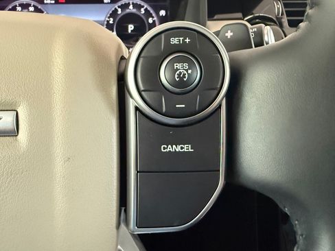 Used 2018 Land Rover Discovery SE AWD/4WD image 16