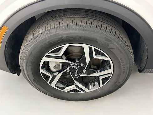 Used 2025 Kia Sportage LX image 11