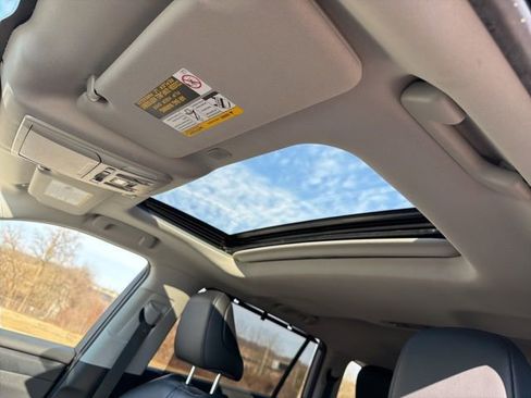 Used 2023 Toyota Highlander L image 14