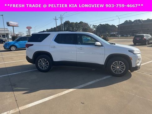 Used 2022 Chevrolet Traverse LT image 2