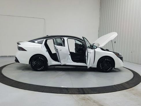 New 2026 Nissan Sentra SR w/ Floor Mat Package image 16