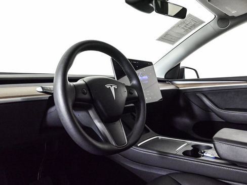 Used 2023 Tesla Model Y Long Range image 10