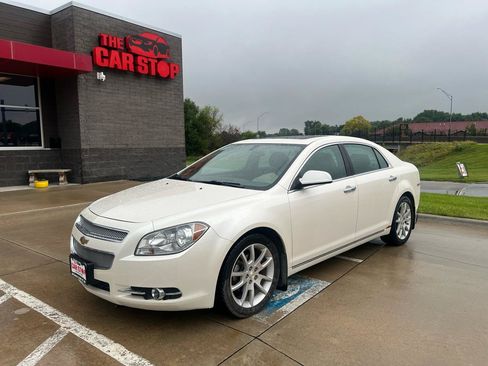 Used 2010 Chevrolet Malibu LTZ FWD image 2