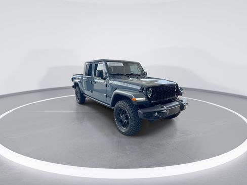 Used 2025 Jeep Gladiator Sport AWD/4WD image 2