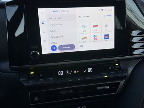 Used 2025 Toyota Camry SE w/ Convenience Package image 12