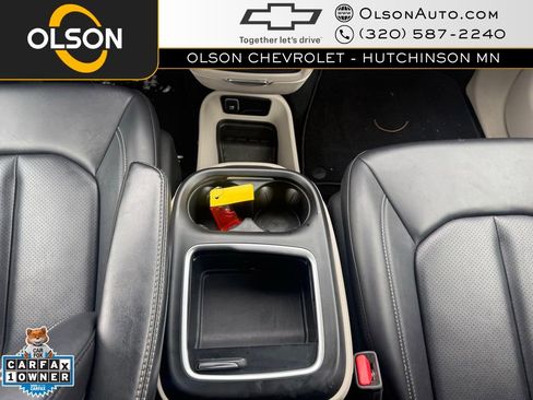 Used 2024 Chrysler Pacifica Touring-L image 23